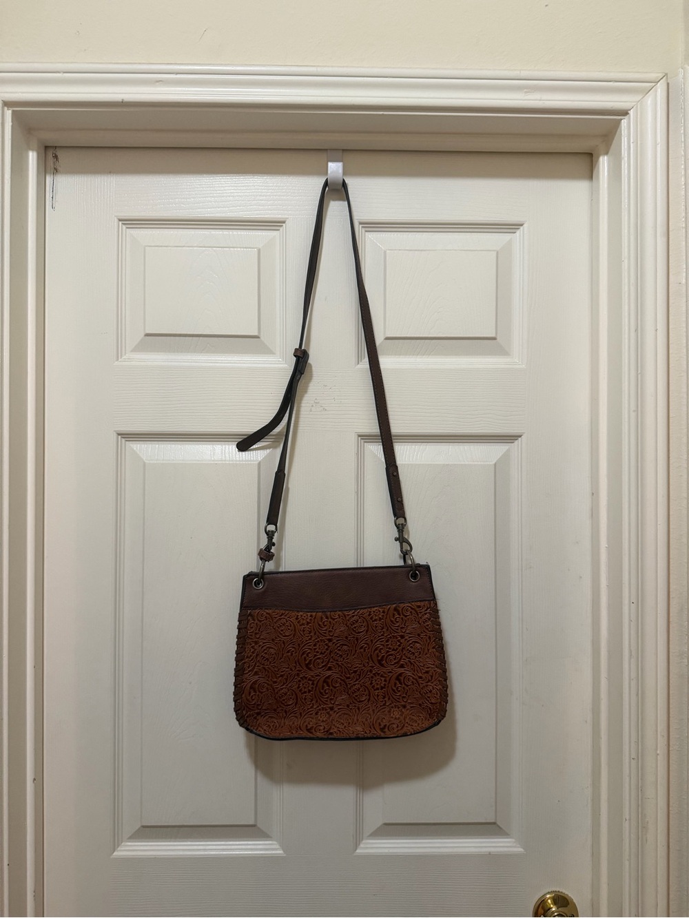 Justin Tooled Brown Leather Crossbody Bag – Western Floral Embossed!